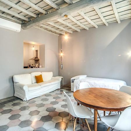 Stylish And Spacious Apartment Next To The Colosseum 로마 외부 사진