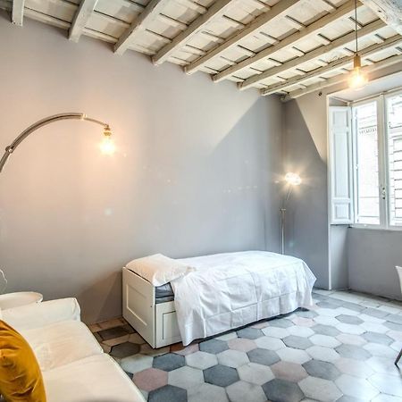 Stylish And Spacious Apartment Next To The Colosseum 로마 외부 사진