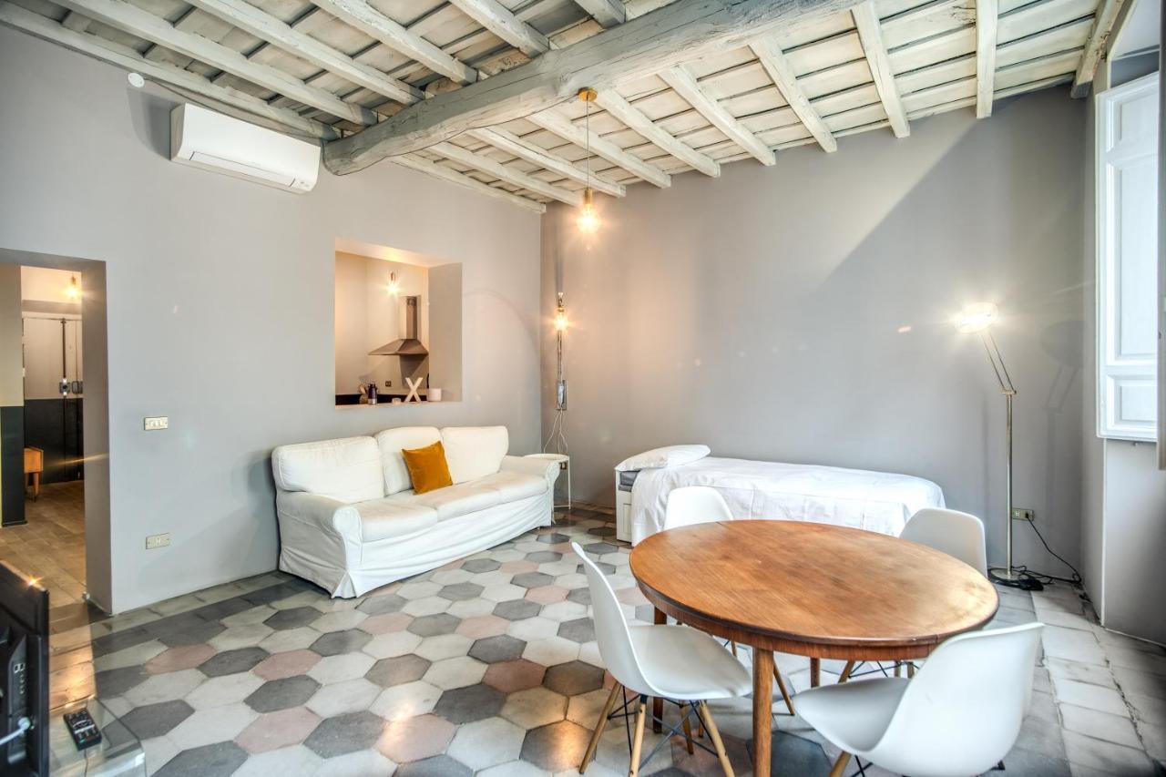 Stylish And Spacious Apartment Next To The Colosseum 로마 외부 사진