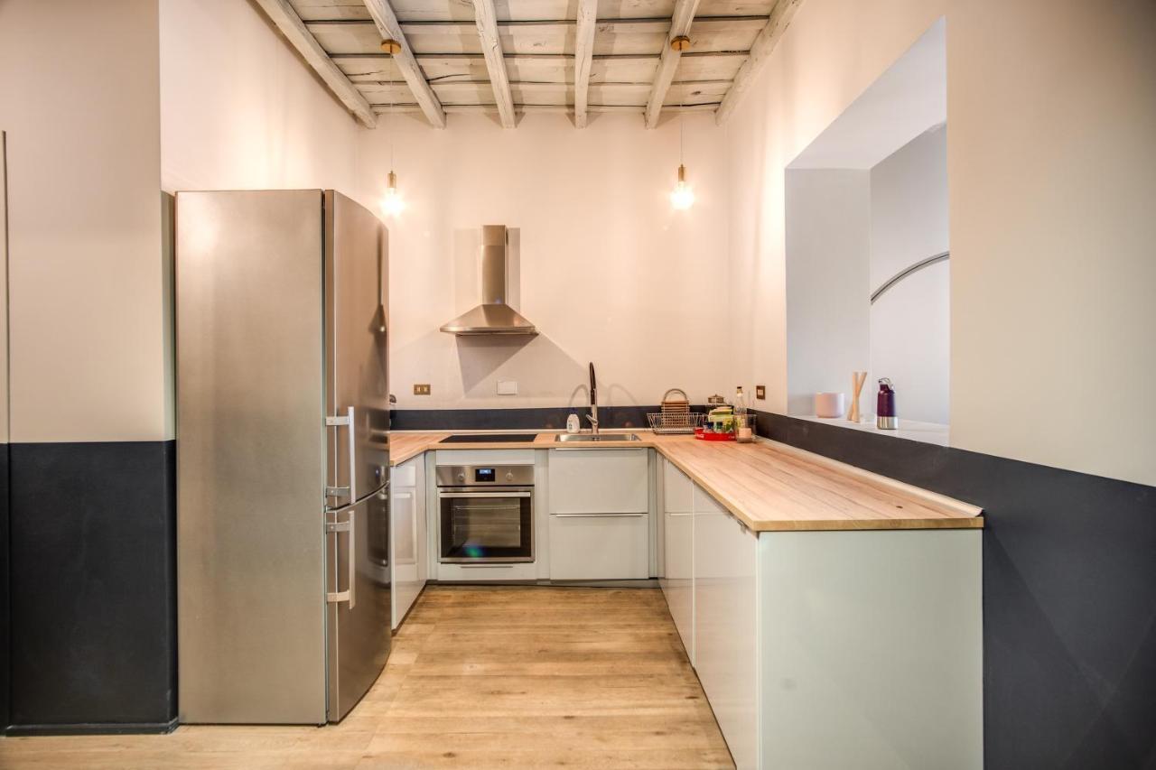Stylish And Spacious Apartment Next To The Colosseum 로마 외부 사진